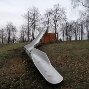 Горка-желоб на естественном холме (8 п.м.) 32632